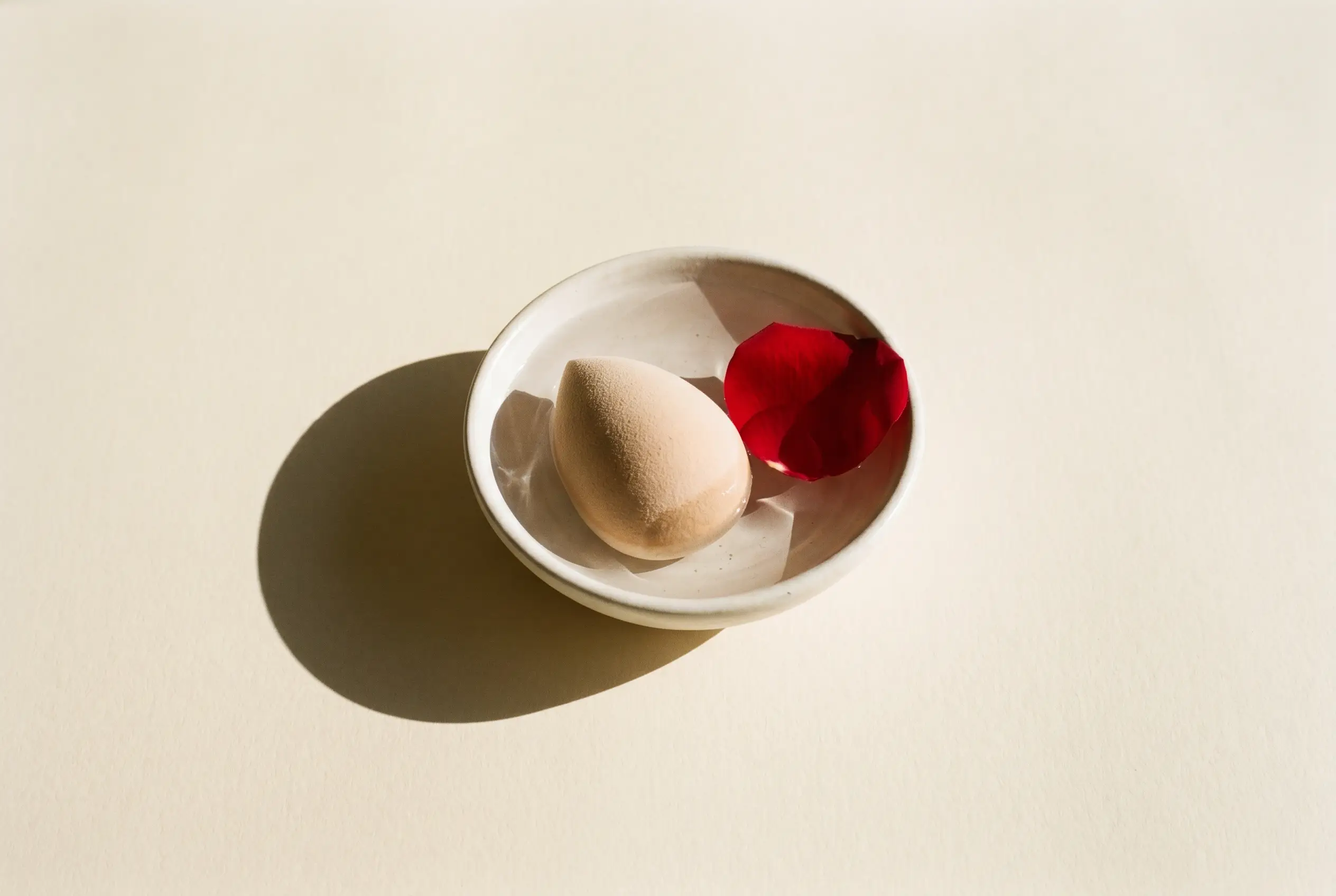 How to Apply a Flawless Base on Dry, Sensitive, or Reactive Skin